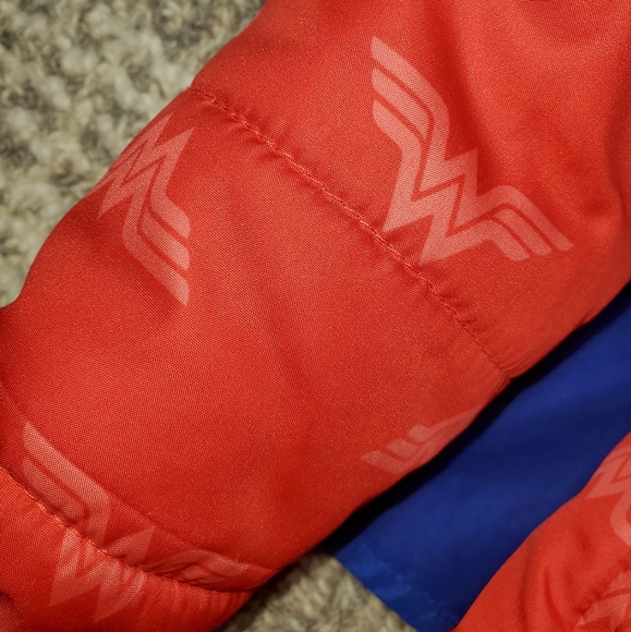 Wonder Woman Toddler Girl Hooded Puffer Jacket - Picture 11 of 11